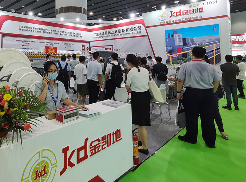 客戶現場谘詢、簽合同
